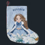Meia De Natal Pequena Snowy Winter Brunette Princess<br><div class="desc">Este adorável inverno de neve Princesa estocada apresenta uma bela princesa jovem com cabelo castanho vestindo um vestido azul e branco com floco de neve e capa quente com pelo. A princesa está cercada por poinsettias. Você pode personalizar com o nome da sua princesa!</div>