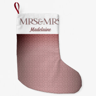 Meia De Natal Pequena SRA. e SRA. Sangria Damask com o ano e os nomes