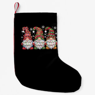 Meia De Natal Pequena Três Gnomos Xadrez Búfalo Vermelho Natal