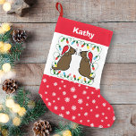 Meia De Natal Pequena Twin Chocolate Labrador Santas<br><div class="desc">O Chocolate Gêmeo Labrador Santas Pequeno Estoque de Natal para os Proprietários de Chocolate Labrador. Cartoon Whimsy e fofo Labrador Retriever criado por Naomi Ochiai do Japão. Dois adoráveis Labradores de Chocolate estão olhando para trás com Papai Noel e bigodes! Flocos de neve e vermelhos adicionam sentimentos festivos.</div>
