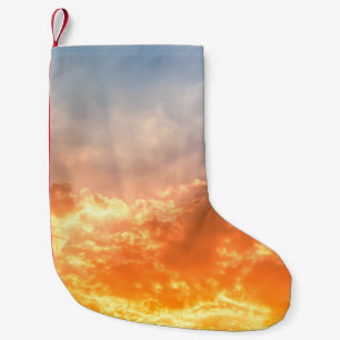 Meia De Natal Pequena Um pôr do sol colorido: um crepúsculo no céu.
