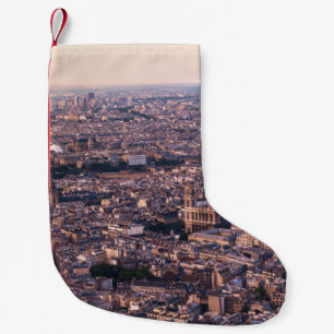 MEIA DE NATAL PEQUENA VISTA AERIAL DOS EDIFÍCIOS CIDADÃOS DURANTE O DI