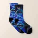 Meias Monograma DNA ID Science Blue<br><div class="desc">Personalize o monograma para criar uma ciência legal, moderna e divertida, inspirada em meias desenhadas como presente para todos os cientistas, professores de ciência, estudantes de ciência, enfim, qualquer geek de ciência em sua vida (e isso inclui você)! Projetado pela Science Geekness © em http://www.zazzle.com/sciencegeekness*</div>