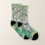Meias Vincent Van Gogh Rosa Impressionista Floral Verde<br><div class="desc">Linda pintura de Rosas Van Gogh apresentando impressionismo arte floral com rosas bonito em um vaso verde em uma mesa branca com traços de rosa em um bom fundo verde amarelo. Legal presente de buquê floral vintage para um admirador artista dos anos 1800 que ama o período impressionista.</div>