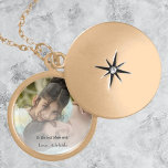 Melhor Colar Fotográfica da Mãe<br><div class="desc">Compartilhe suas memórias especiais com a mamãe com o melhor colar de fotos da mamãe. O Necklace design apresenta a colocação de fotos para você adicionar sua própria foto, uma saudação de "Melhor Mãe Nunca" e um lugar para personalizar o nome de criança ou criança. Itens de presentes adicionais disponíveis...</div>