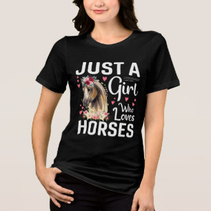 Menina bonita ama cavalos