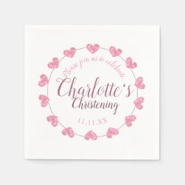 Menina branca a gritar guardanapos com flores rosa