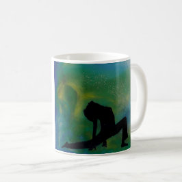 Menina da ioga de Ashwa Sancha - caneca