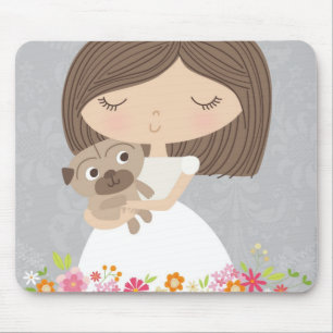 Menina e seu mousepad do pug