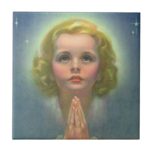 Menina Loira Angelical com Auréola e Estrelas Reza