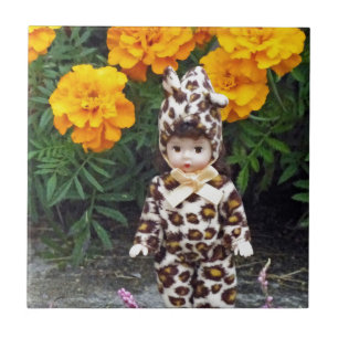 Menina pequena do leopardo