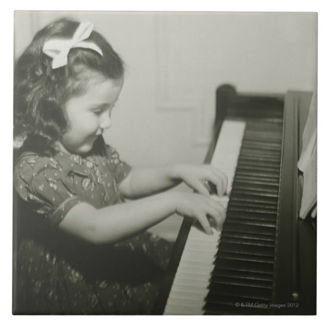 Menina que joga o piano (Frente)