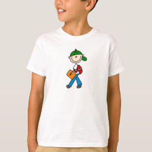 Menino com camisa da trouxa