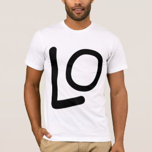 Menino de harmonização da camisa de LO VE