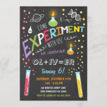 Menino do convite do aniversário da experiência da