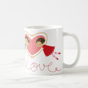 Menino e menina dos desenhos animados na caneca do