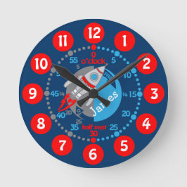 Meninos aprendem a contar o relógio azul do espaço