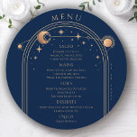 Menu Azul Místico Dourado Sol Lua Estende Casamento Esp<br><div class="desc">Místico Azul Dourado Sol Lua Estrelas Espaciais Cartões de Menu de Casamento Apresenta um raio sol dourado, lua e estrelas sobre um fundo azul com os seus detalhes cardápios no centro em um moderno roteiro de caligrafia dourada. Personalize editando o texto nas caixas de texto fornecidas. Projetado para você pelo...</div>