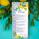 Menu Azulejos azuis italianos com limão de aquarela<br><div class="desc">Nosso padrão de azulejo de cerâmica azul inspirado em italiano-mediterrânico emparelhado com alegres mãos pintadas de limões amarelos de cor amarela cria um novo e moderno convite de cardápio de comida de casamento que certamente impressionará! Apresentando uma forma moderna de arco e um roteiro elegante de pincel. Imprima os seus...</div>