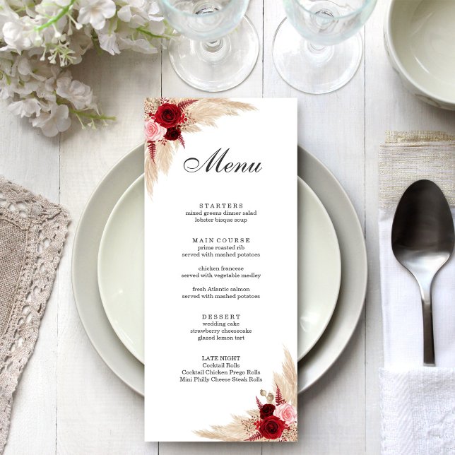 Menu Boho Burgundy Rosas e Pampas Grass (Boho Burgundy Roses and Pampas Grass Menu on an off-white boho wedding dinner table.)