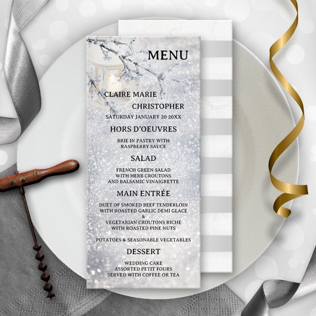 Menu Candle Lit Lanterna Nascendo Neve Nascença (Winter wedding menu card featuring a candle lit lantern in sparkling snow.)