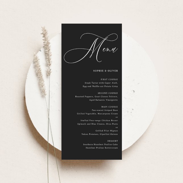 Menu Casamento de Caligrafia Whimsical Negra (Customizable black and white wedding menu card featuring whimsical calligraphy)
