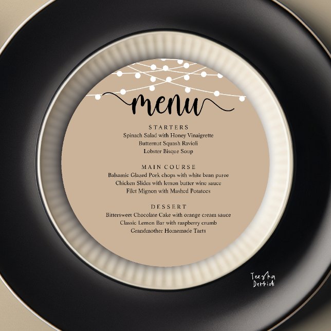 Menu Casamento Rústico Moderno, Jantar Redondo de Fuga (Modern Rustic, Wedding Elopement Round Dinner Menu Card in Brown Tan String Lights)