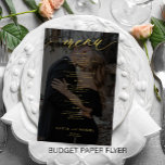 Menu de casamento preto de ouro com foto romântica<br><div class="desc">Simples trendy minimalista faux gold calliografia script personalizado de fotografia camada escura e texto modelo barato do menu de casamento do BUDGET. LEIA ISSO ANTES DE COMPRAR! Este é um programa de orçamento barato impresso no PAPER FLYER (tipo de publicidade). , OBSERVEM que as cores de fundo e de script...</div>