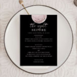 Menu Janto de ensaio negro | Lua de pincel rosa suave<br><div class="desc">Traga uma elegância ousada e charme místico para o seu janto de ensaio com este cartão celestial. Apresentando uma lua suavemente brilhante contra um rico fundo negro, esta design combina a sofisticação moderna com o romance cósmico. Perfeito para a noite antes das celebrações com uma vibração humorística, espiritual ou alternativo....</div>