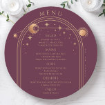 Menu Mística Plum Dourado Sol Lua Estrelas Casamento<br><div class="desc">Mística Plum Sun Moon Dourado Stars Space Wedding Cartões Menu Cartões de Casamento Ouro,  Lua e estrelas armadas sobre fundo de ameixa com os detalhes do menu no centro do roteiro de caligrafia dourada moderno. Personalize editando o texto nas caixas de texto fornecidas. Projetado pelo Evco Studio www.zazzle.com/store/evcostudio</div>