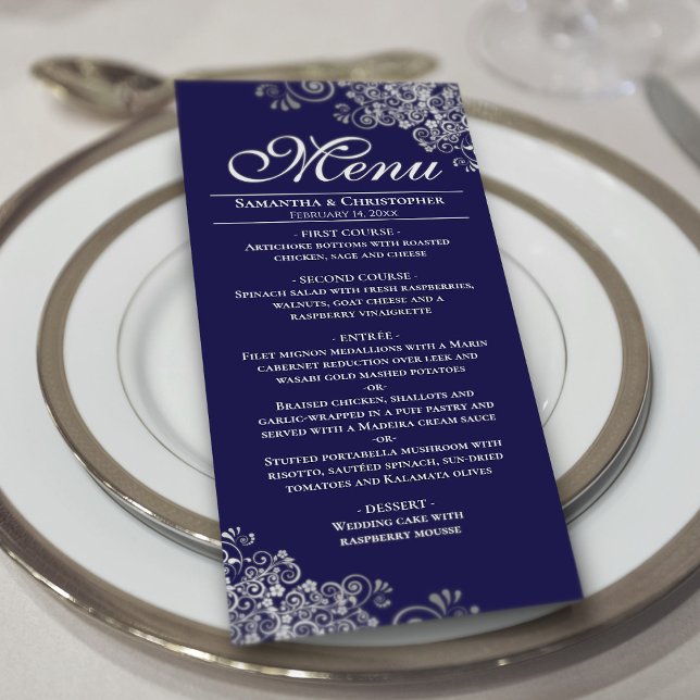 Menu Prata Elegante Amigos no Casamento Azul Marinho (On Plate)