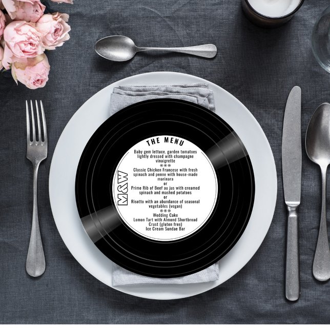 Menu Round Vinyl Record Wedding com Monograma (Round vinyl record style wedding dinner menu with your monogram.)