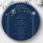 Menu Silver Sun Lua Solar Azul Místico Estende Casament<br><div class="desc">Mística Blue Silver Sun Moon Stars Space Wedding Cartões Menu Cartões de Casamento apresentam um sol prateado, lua e estrelas em um fundo azul com os detalhes do menu no centro em um roteiro moderno de caligrafia prateada. Personalize editando o texto nas caixas de texto fornecidas. Projetado para você pelo...</div>