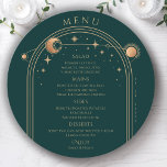 Menu Sol Dourado místico Sol Lua Estende Casamento Espa<br><div class="desc">Mística Verde Verde Dourada Sol Lua Estrelas Espaciais Cartões de Menu de Casamento Apresenta um raio sol dourado, lua e estrelas sobre um fundo verde com os seus detalhes cardápios no centro em um moderno roteiro de caligrafia dourada. Personalize editando o texto nas caixas de texto fornecidas. Projetado para você...</div>