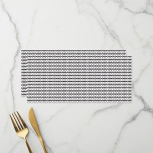 Menu Um close de um gato branco e laranja fofo deitado