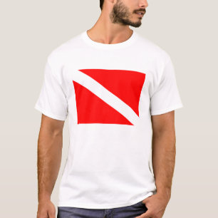 Mergulhador abaixo da camisa da bandeira T