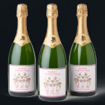 Merry Christmas Reindeer Nome Personalizado<br><div class="desc">Merry Christmas Reindeer Partido Festivo Nome Personalizado Vinhos Esparsos Etiquetas de Vinho Estimulantes Apresenta renas festivas com arcos cor-de-rosa e sotaques florais com o texto "Feliz Natal" na tipografia moderna de caligrafia rosa com o seu nome personalizado. presente personalizado perfeito para o Natal e feriados para a família e amigos....</div>