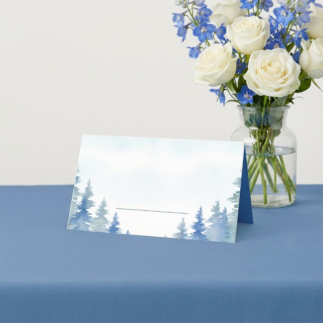 Mesa cartão de casamento das pinheiras de inverno bonit (Pretty winter pine trees wedding place card.)