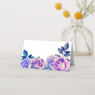 Mesa Cartão de rosa roxo. Floresta de casamento azul