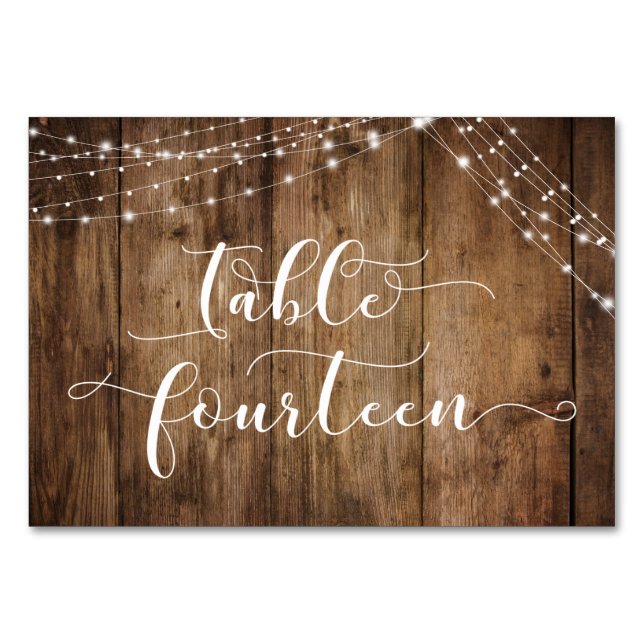 Mesa de Madeira Marrom Rústico e Luzes - Cartão Dé (Frente)