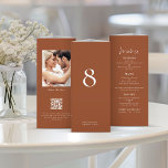 Mesa de Menu de Casamento de Fotos Terracotta Sem<br><div class="desc">NOTA IMPORTANTE: Este triplo é fornecido em forma plana, SEM pré-pontuação. Você mesmo terá que dobrá-lo. Para ajudá-lo com a dobradura precisa, as diretrizes são impressas na parte traseira para os três painéis, além de um painel fino extra no lado direito para que você aplique cola para colar o triplo...</div>
