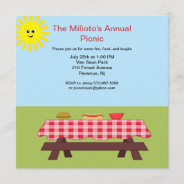 Mesa de piquenique no convite da grama