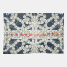 Mesmo a rainha tem que comer a toalha do copo