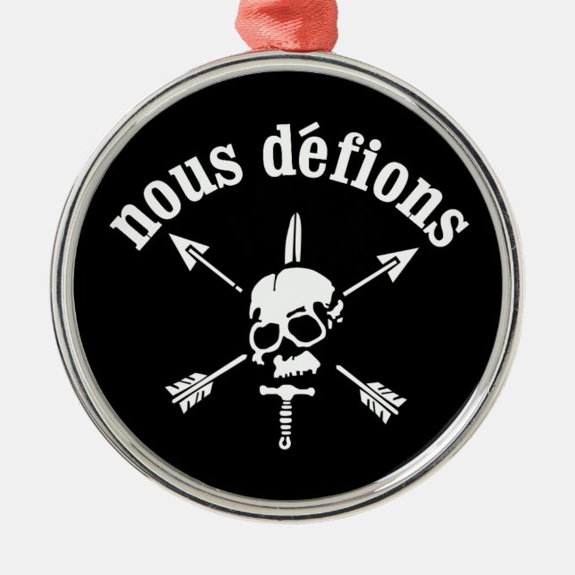 Metal Ornamento de Nous Defions (Frente)