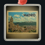 Metal Ornamento de Viagens vintage de Espanha Madrid<br><div class="desc">Um ornamento legal estilo vintage em Madri,  com uma visão da cidade com montanhas como fundo.</div>