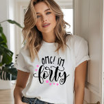 Meu Deus, sou aniversário de 40 anos moderno 40 di<br><div class="desc">Esta design moderna e divertida apresenta o texto "OMG! Eu tenho quarenta" em tipografia negra acentuada com pontos cor-de-rosa. Perfeito para uma festa de aniversário de 40 anos. #40 #40th #quarenta #quarenta #quarenta #quarenta #quarenta #quarenta #quarenta #aniversário #festa #40o aniversário #partysupply #celebrações #40o aniversário darpresentes #presentes #presente #moda #moda</div>