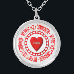 Meu primeiro colar de comunhão sagrado<br><div class="desc">Este colar apresenta um Anfitrião rodeado por aquecimentos e com um coração de "3-D" no meio com o nome de Jesus. Ao redor de tudo isso estão as palavras "Minha Primeira Comunhão".</div>