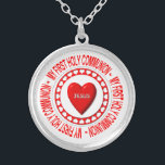Meu primeiro colar de comunhão sagrado<br><div class="desc">Este colar apresenta um Anfitrião rodeado por aquecimentos e com um coração de "3-D" no meio com o nome de Jesus. Ao redor de tudo isso estão as palavras "Minha Primeira Comunhão".</div>