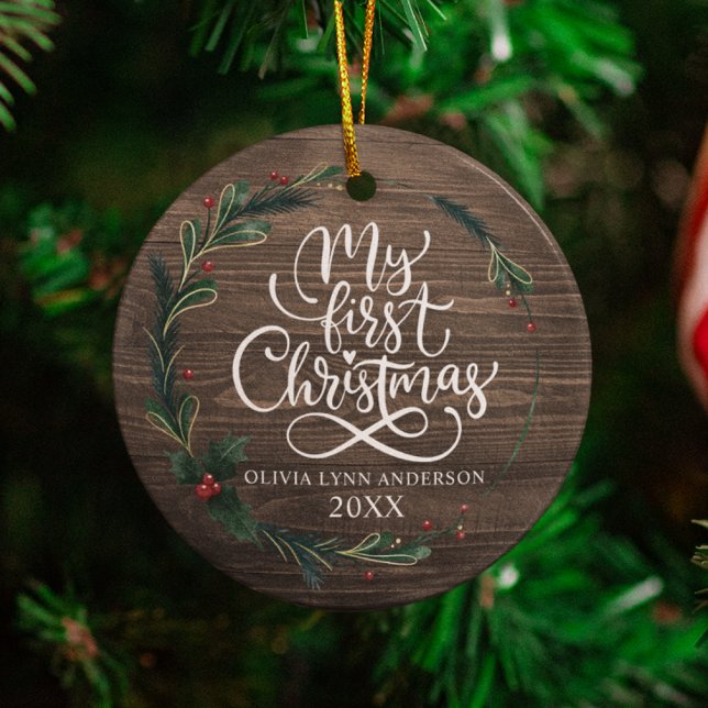 Meu Primeiro Ornamento de Natal com Estatísticas d (My first Christmas ornament hanging on Christmas tree)