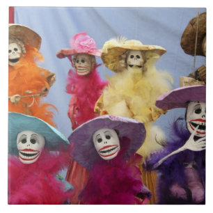 México. Catrinas Esqueletais, figuras celebrando